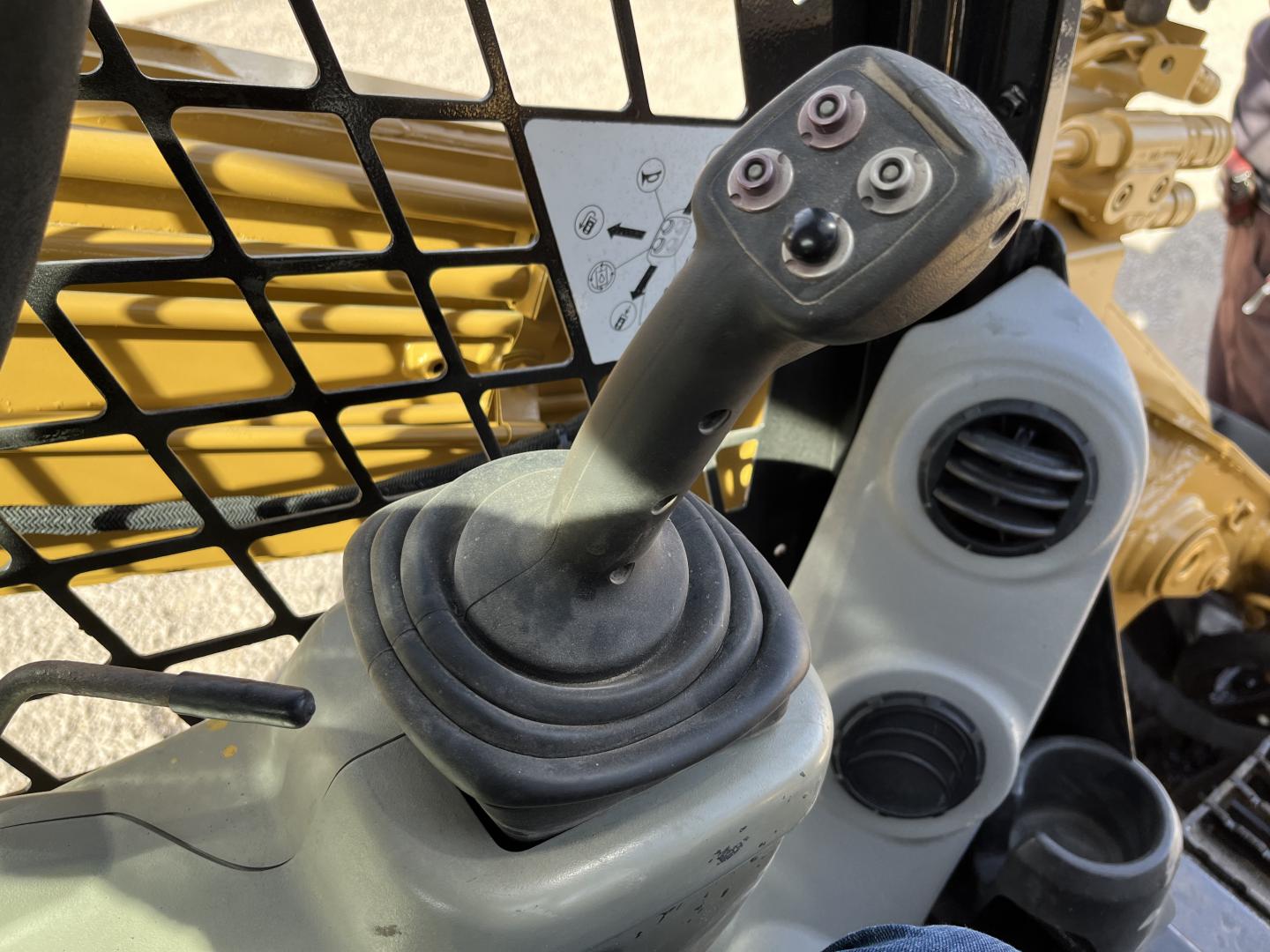 ./imagenes/INVOICE/2019/15039/MINICARGADOR CATERPILLAR 262C (34).JPG